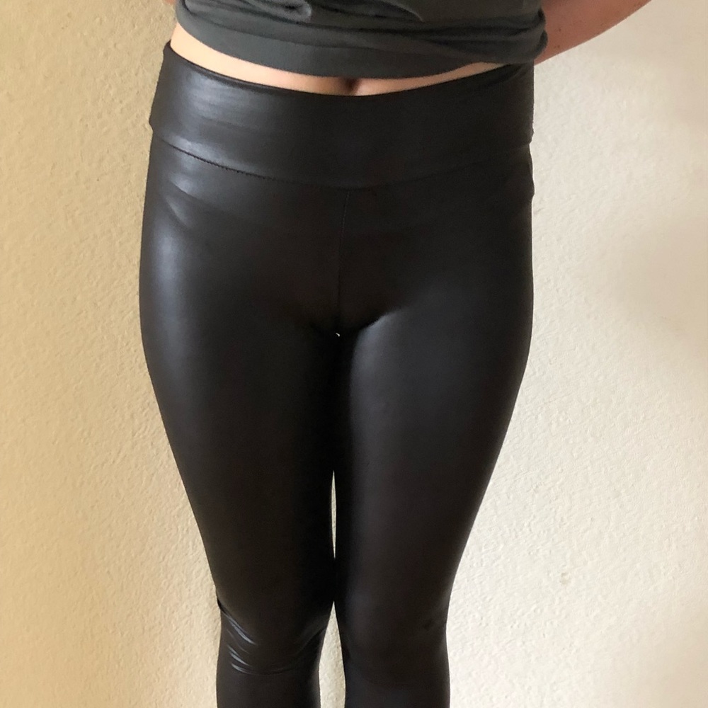 Black faux leather pant
